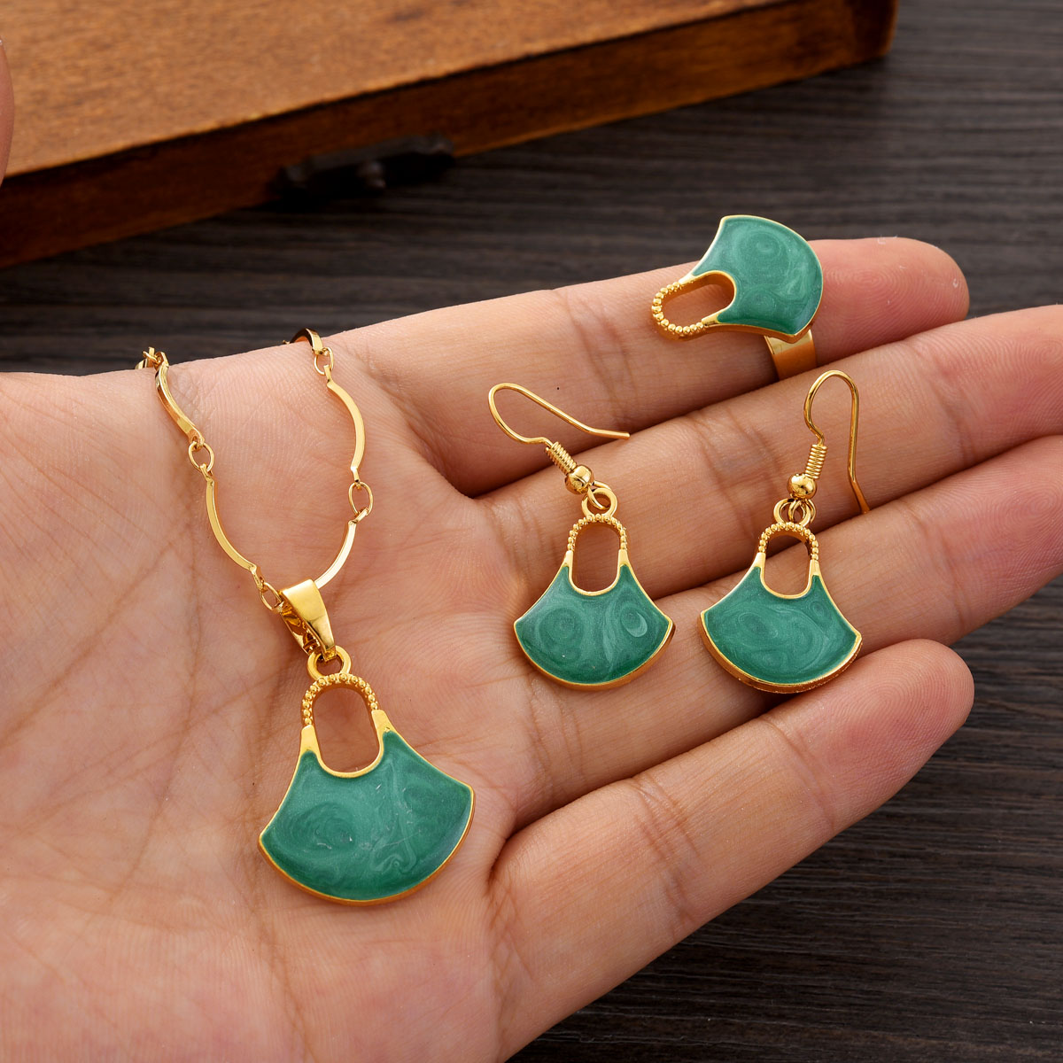 Moda PNG Altın Renk Takı Seti  - Men Accessories India incelemesi ve fiyatı