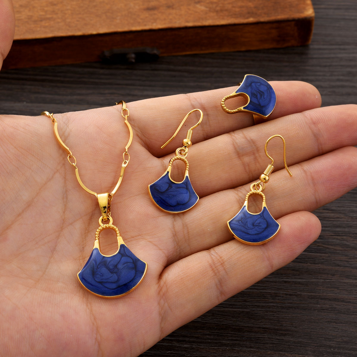 Moda PNG Altın Renk Takı Seti  - Men Accessories India incelemesi ve fiyatı